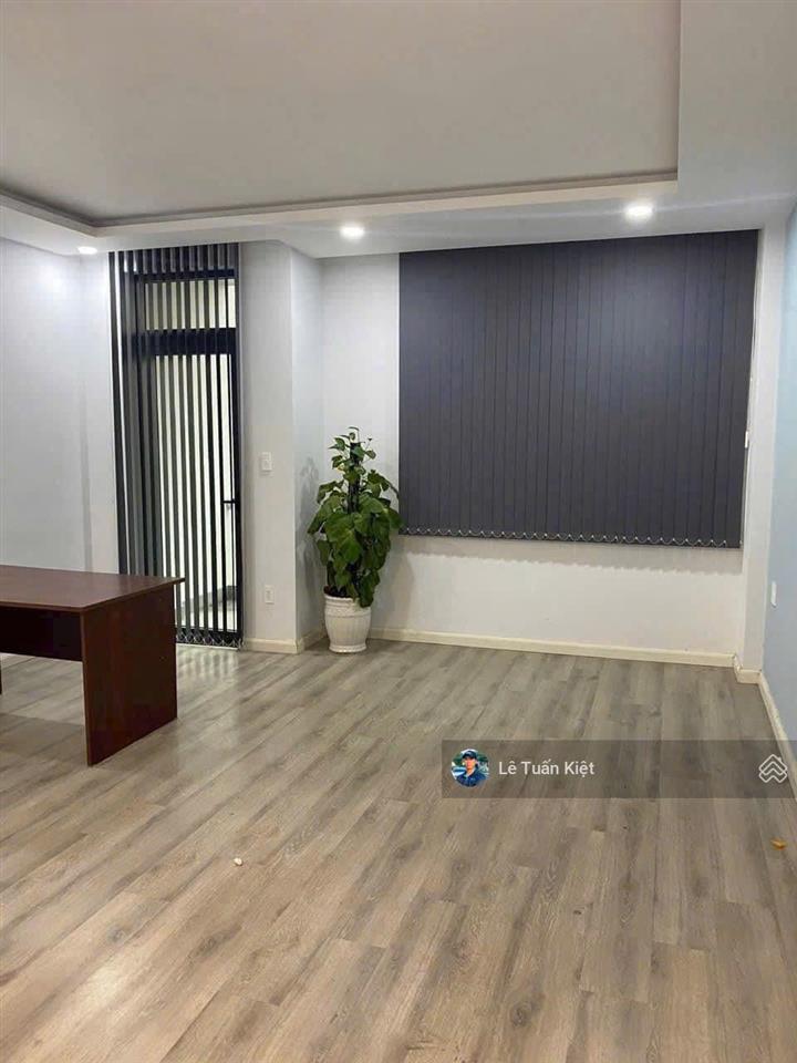 Siêu phẩm nhà phố giá bán 21 tỷ. vị trí tọa lạc đắc địa thoáng mát. tại kdt vạn phúc city