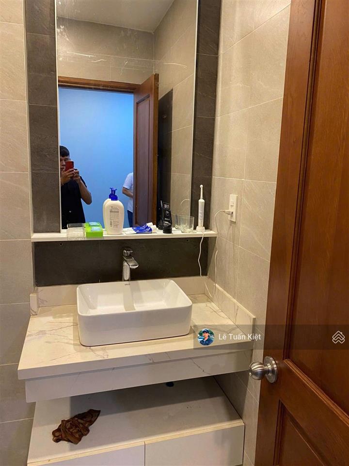 Siêu phẩm nhà phố giá bán 21 tỷ. vị trí tọa lạc đắc địa thoáng mát. tại kdt vạn phúc city