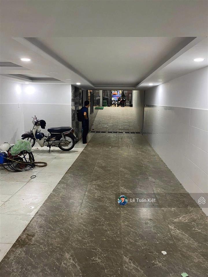 Siêu phẩm nhà phố giá bán 21 tỷ. vị trí tọa lạc đắc địa thoáng mát. tại kdt vạn phúc city
