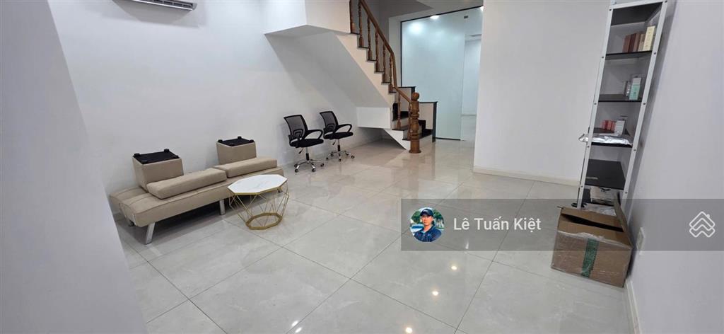 Siêu phẩm nhà phố giá bán 21 tỷ. vị trí tọa lạc đắc địa thoáng mát. tại kdt vạn phúc city