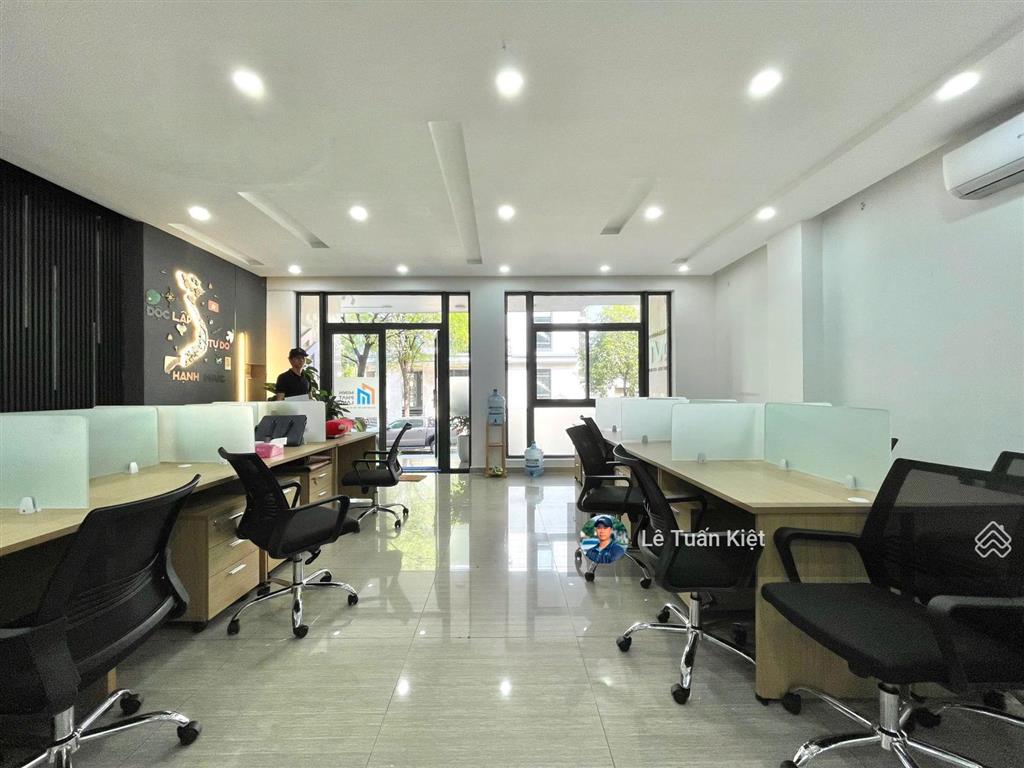 Cho thuê văn phòng tầng trệt giá 16 triệu/tháng. toạ lạc vị trí đẹp thoáng mát. tại kdt vạn phúc