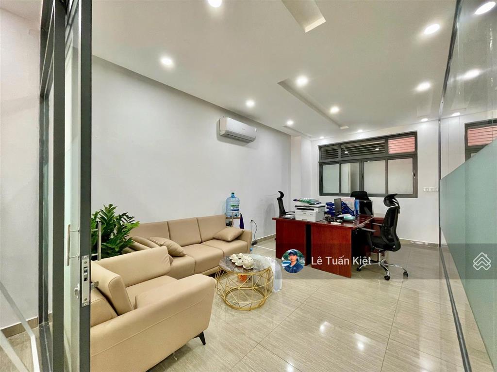 Cho thuê văn phòng tầng trệt giá 16 triệu/tháng. toạ lạc vị trí đẹp thoáng mát. tại kdt vạn phúc