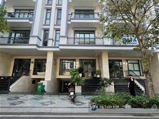 Cho thuê văn phòng tầng trệt giá 16 triệu/tháng. toạ lạc vị trí đẹp thoáng mát. tại kdt vạn phúc