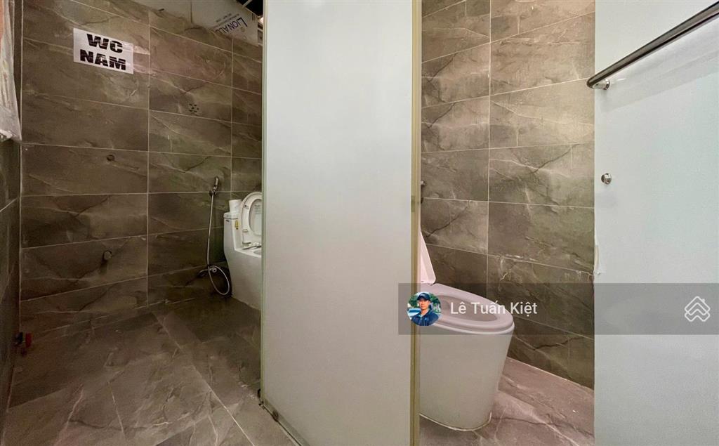 Cho thuê văn phòng tầng trệt giá 16 triệu/tháng. toạ lạc vị trí đẹp thoáng mát. tại kdt vạn phúc