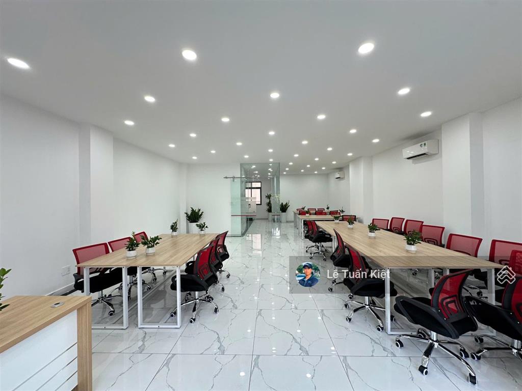 Văn phòng cho thuê giá 38tr/tháng. tọa lạc vị trí đắc địa mặt tiền shophouse tại kdt vạn phúc