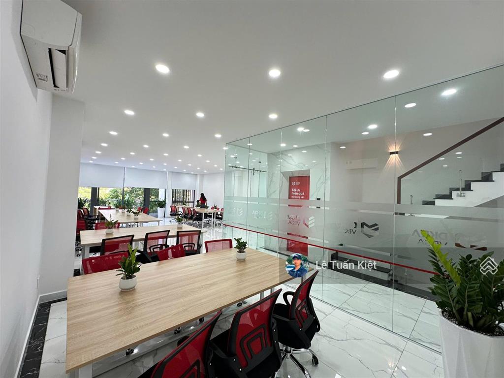 Văn phòng cho thuê giá 38tr/tháng. tọa lạc vị trí đắc địa mặt tiền shophouse tại kdt vạn phúc