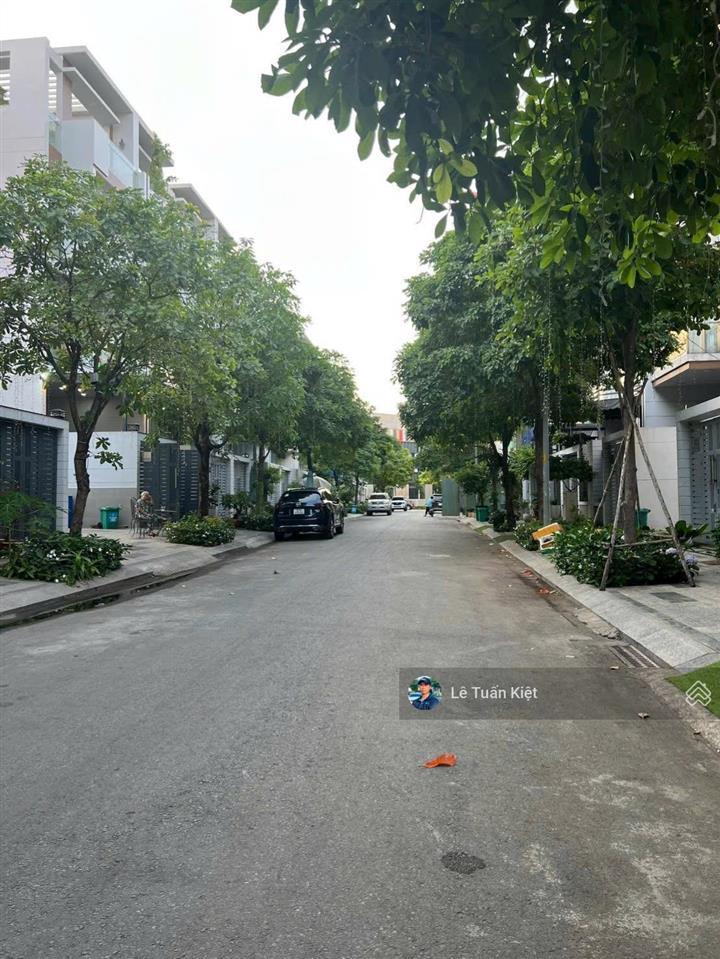 Siêu phẩm nhà phố bán giá 23 tỷ. vị trí đắc địa thoáng mát tiềm năng. tại kdt vạn phúc city