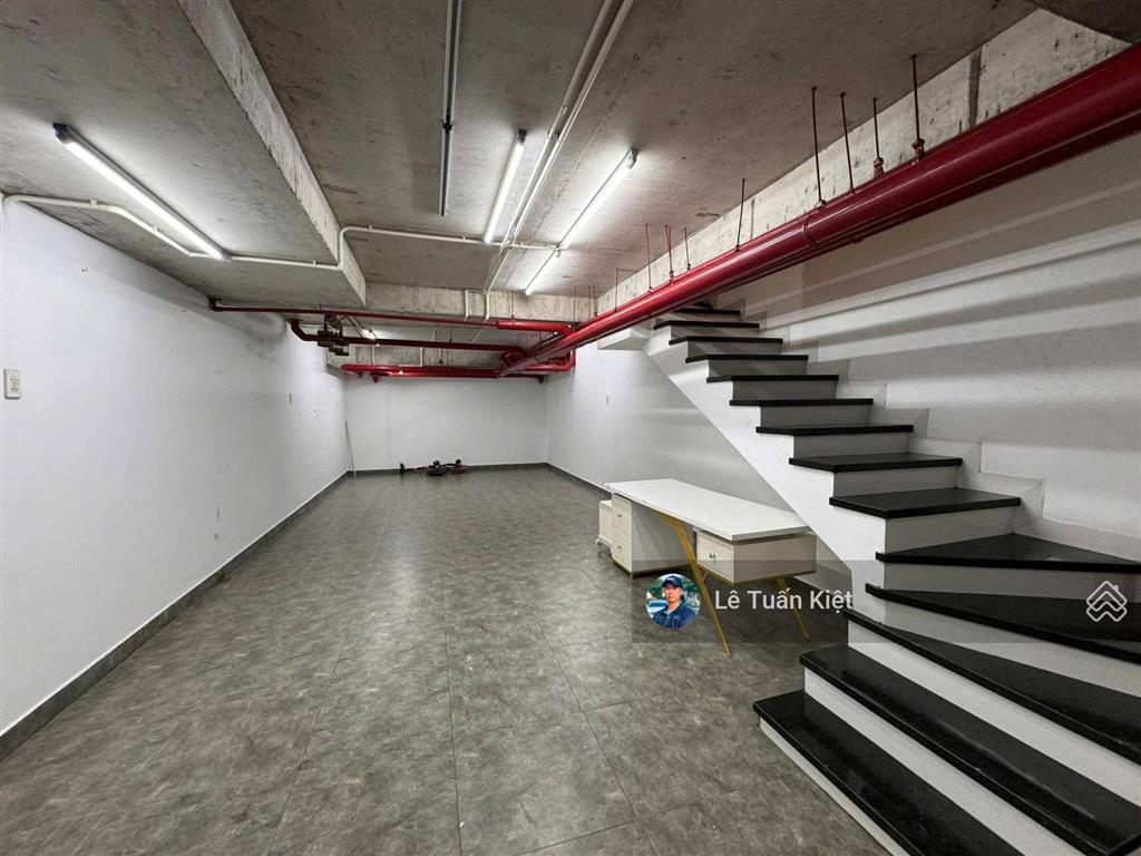 Nhà phố cho thuê giá 35tr/tháng. hoàn thiện đẹp dạng ở & văn phòng. tại kđt vạn phúc city