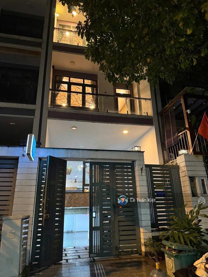 Nhà phố cho thuê giá 35tr/tháng. hoàn thiện đẹp dạng ở & văn phòng. tại kđt vạn phúc city