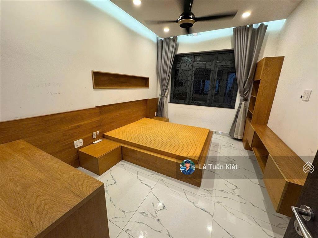 Nhà phố cho thuê giá 35tr/tháng. hoàn thiện đẹp dạng ở & văn phòng. tại kđt vạn phúc city