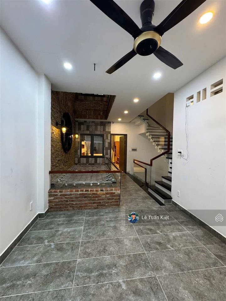 Nhà phố cho thuê giá 35tr/tháng. hoàn thiện đẹp dạng ở & văn phòng. tại kđt vạn phúc city