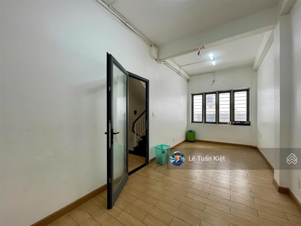 Nhà nguyên căn cho thuê giá tốt 30tr/tháng. vị trí tọa lạc đắc địa thoáng mát. tại kdt vạn phúc