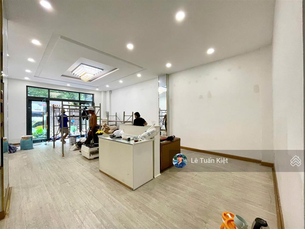 Nhà nguyên căn cho thuê giá tốt 30tr/tháng. vị trí tọa lạc đắc địa thoáng mát. tại kdt vạn phúc