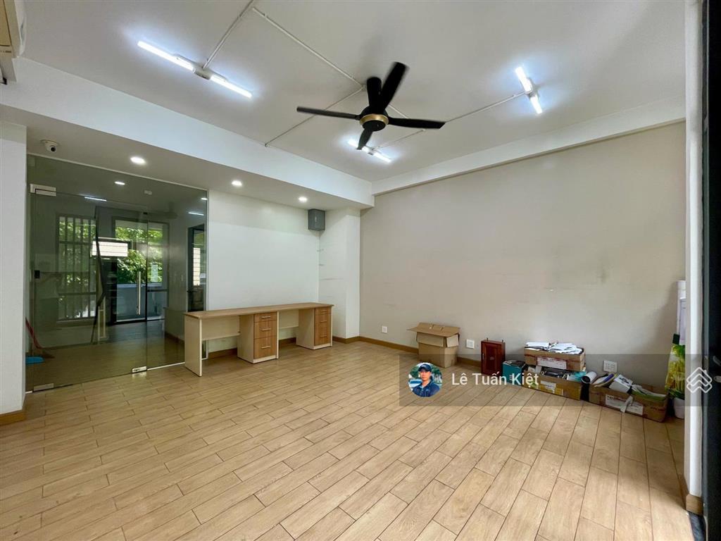 Nhà nguyên căn cho thuê giá tốt 30tr/tháng. vị trí tọa lạc đắc địa thoáng mát. tại kdt vạn phúc