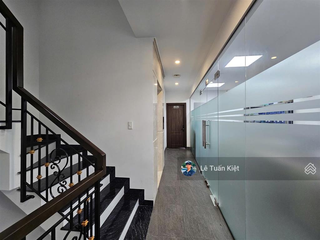 Siêu phẩm nhà phố cho thuê nguyên căn giá 75tr/tháng. vị trí tọa lạc đắc địa. tại kđt vạn phúc city