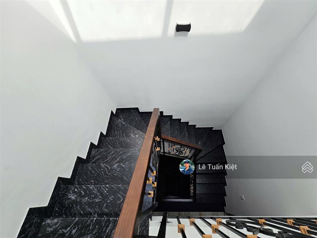 Siêu phẩm nhà phố cho thuê nguyên căn giá 75tr/tháng. vị trí tọa lạc đắc địa. tại kđt vạn phúc city