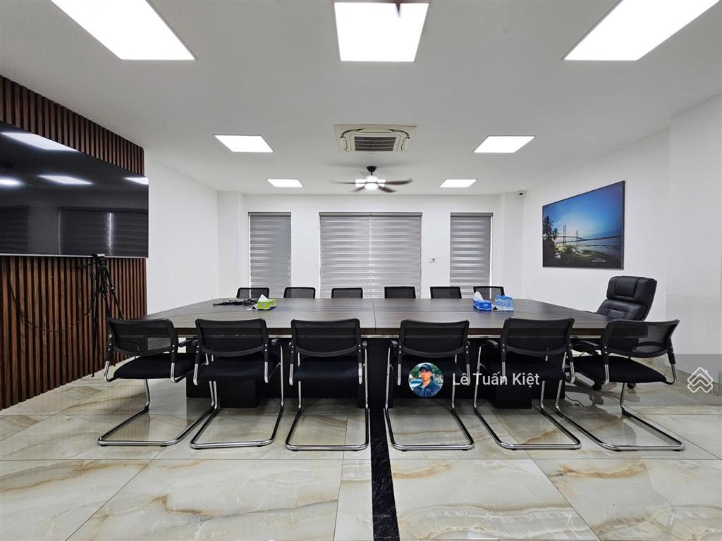 Siêu phẩm nhà phố cho thuê nguyên căn giá 75tr/tháng. vị trí tọa lạc đắc địa. tại kđt vạn phúc city