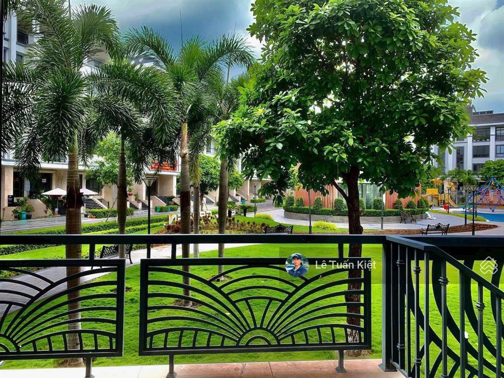 Siêu phẩm tới tay anh chị khách hàng. cần bán nhà phố kđn. giá bán 32,5 tỷ. toạ lạc vị trí đắc địa