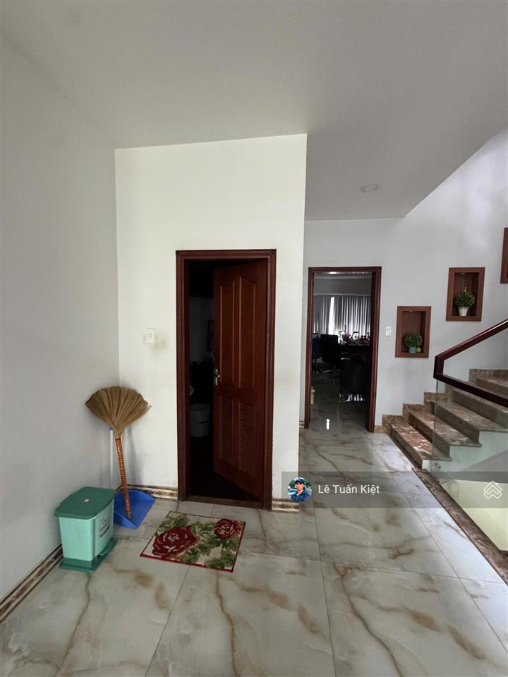 Siêu phẩm nhà phố hoàn thiện đẹp có thang máy giá tốt chỉ 19.8 tỷ. tại kđt vạn phúc city