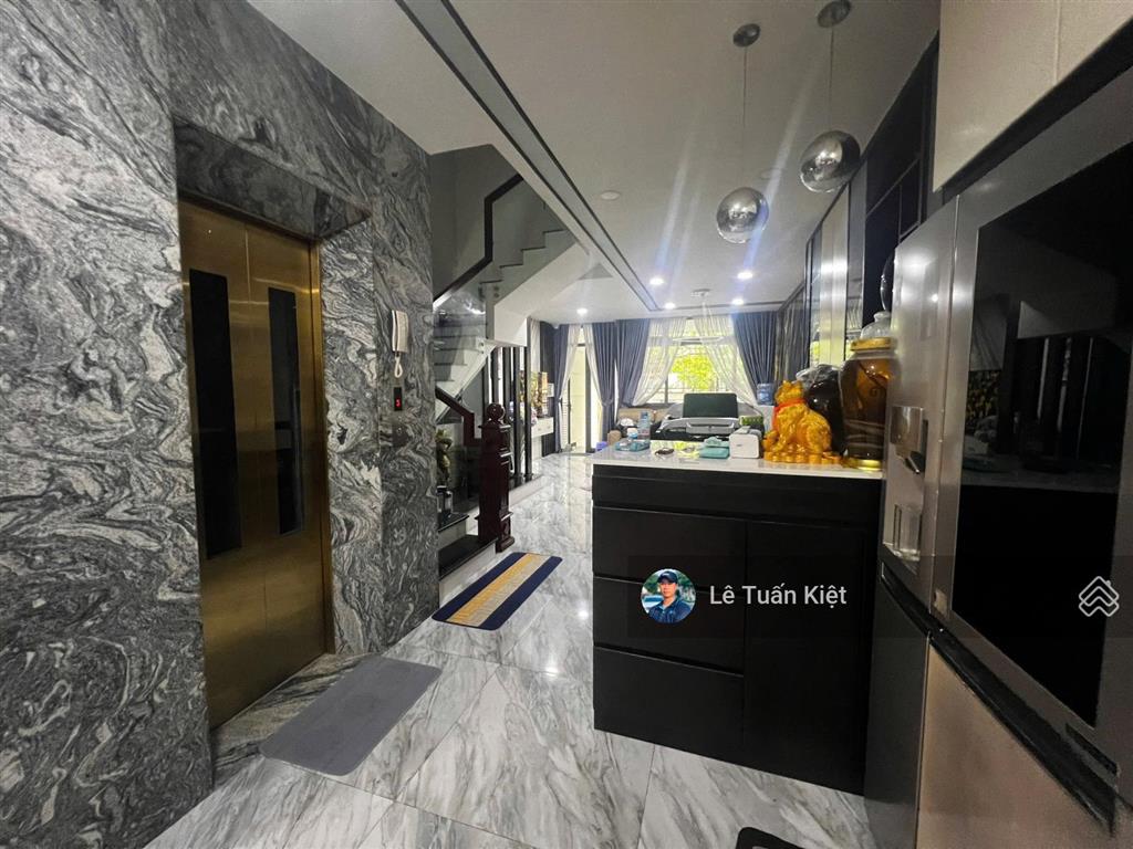 Siêu phẩm nhà phố hoàn thiện đẹp có thang máy giá tốt chỉ 19.8 tỷ. tại kđt vạn phúc city
