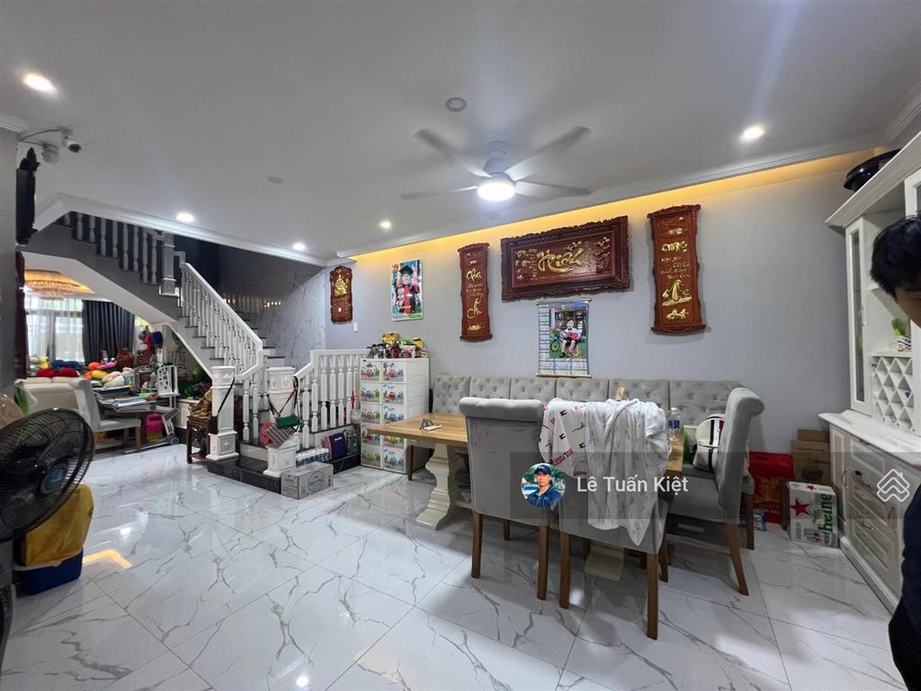 Siêu phẩm nhà phố hoàn thiện đẹp có thang máy giá tốt chỉ 19.8 tỷ. tại kđt vạn phúc city