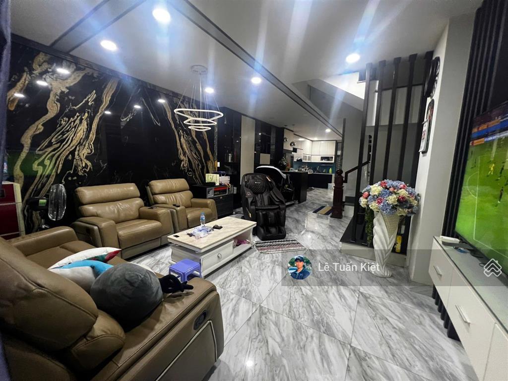 Siêu phẩm nhà phố hoàn thiện đẹp có thang máy giá tốt chỉ 19.8 tỷ. tại kđt vạn phúc city