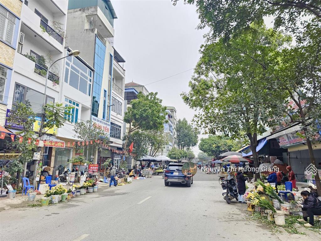Bán gấp nhà mp văn la hà đông. 50m2 5 tầng kinh doanh đẳng cấp giá rẻ đầu tư.