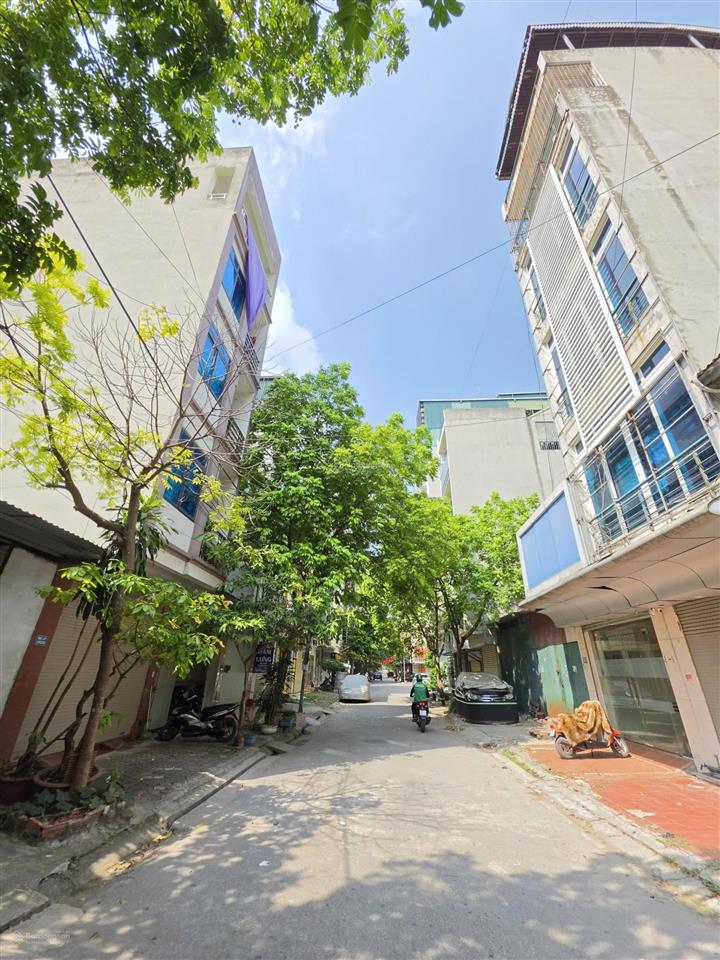 Không thể tin nổi! nhỉnh 10 tỷ có ngay nhà phân lô vỉa hè trung tâm hà đông