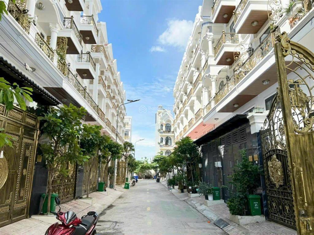 Bán nhà khu dân cư đồng bộ 5 tầng, hẻm 535 ql13  hiệp bình phước, gần vạn phúc city. giá 10,2 tỷ