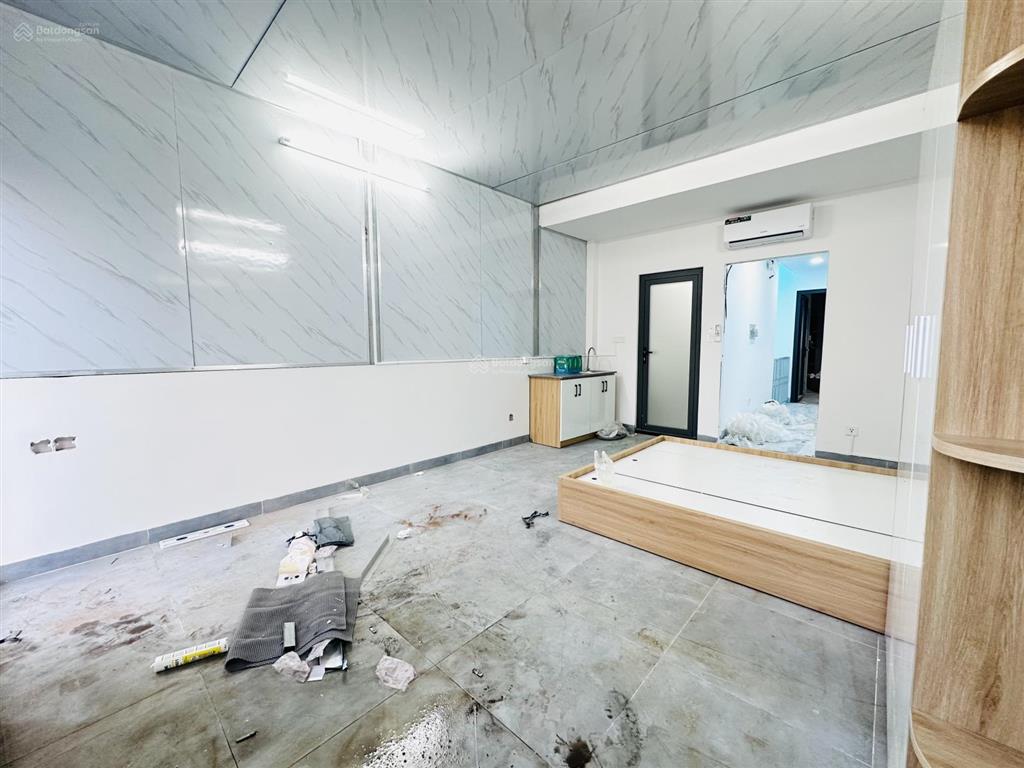 Cho thuê phòng studio  ban công riêng  đầy đủ nội thất  nhà mới làm xong