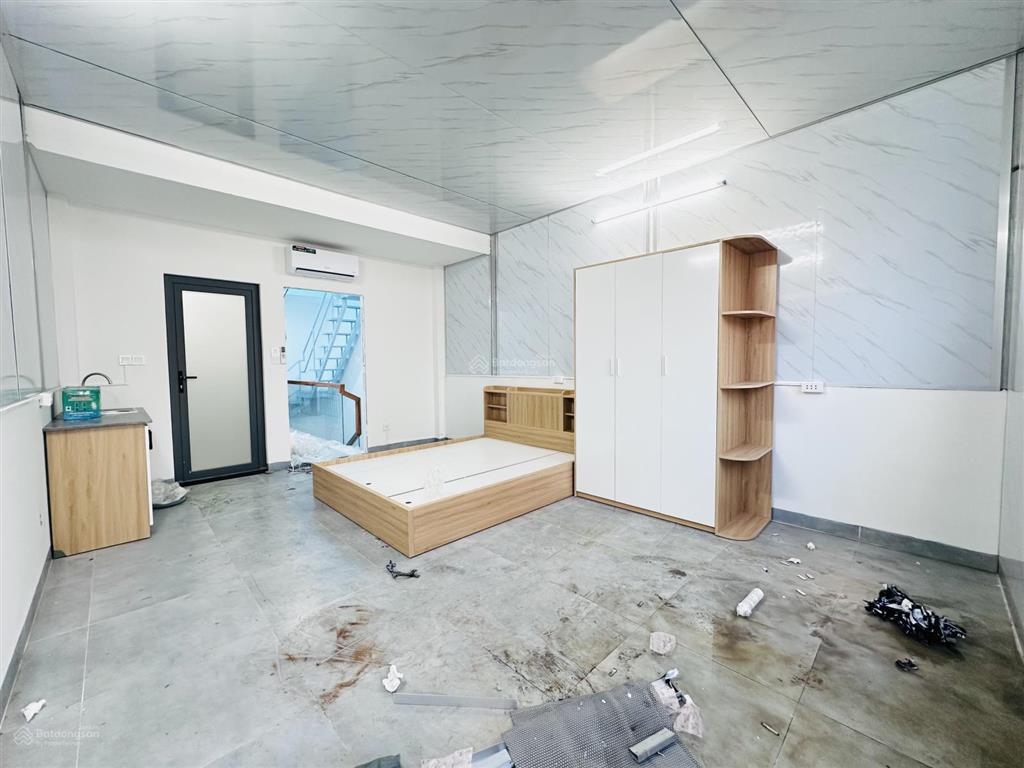 Cho thuê phòng studio  ban công riêng  đầy đủ nội thất  nhà mới làm xong