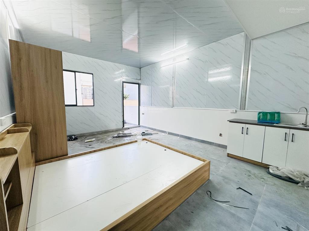 Cho thuê phòng studio  ban công riêng  đầy đủ nội thất  nhà mới làm xong