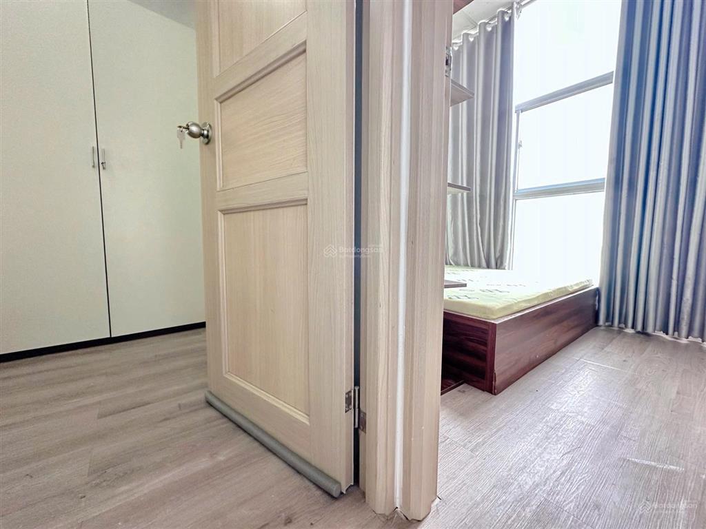 Cho thuê căn 02 phòng ngủ  1 phòng bếp  thang máy tận phòng  đầy đủ nội thất  giờ tự do