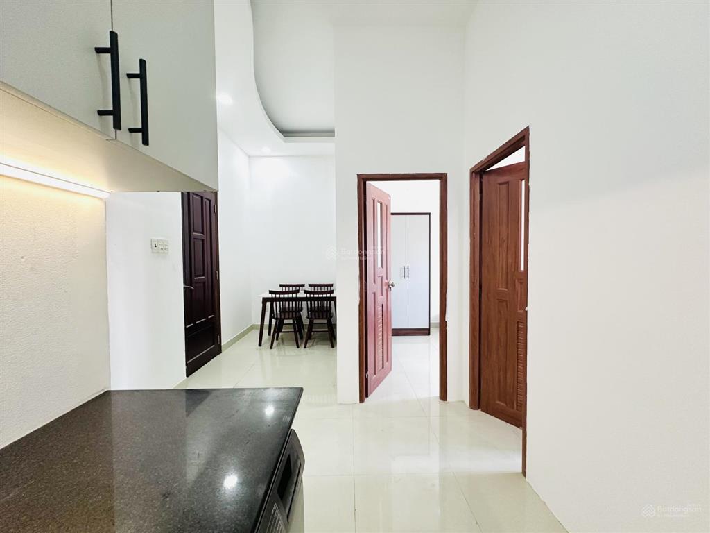 Cho thuê căn hộ 02 phòng ngủ  01 phòng bếp  có thang máy  giờ tự do