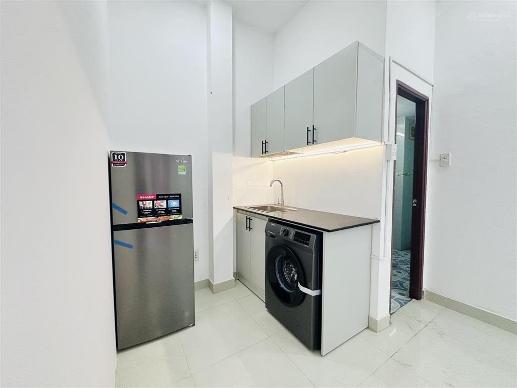 Cho thuê căn hộ 02 phòng ngủ  01 phòng bếp  có thang máy  giờ tự do