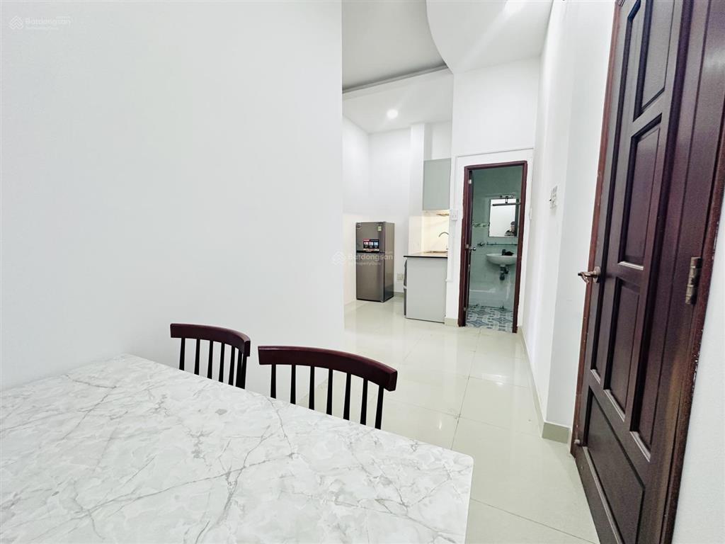 Cho thuê căn hộ 02 phòng ngủ  01 phòng bếp  có thang máy  giờ tự do