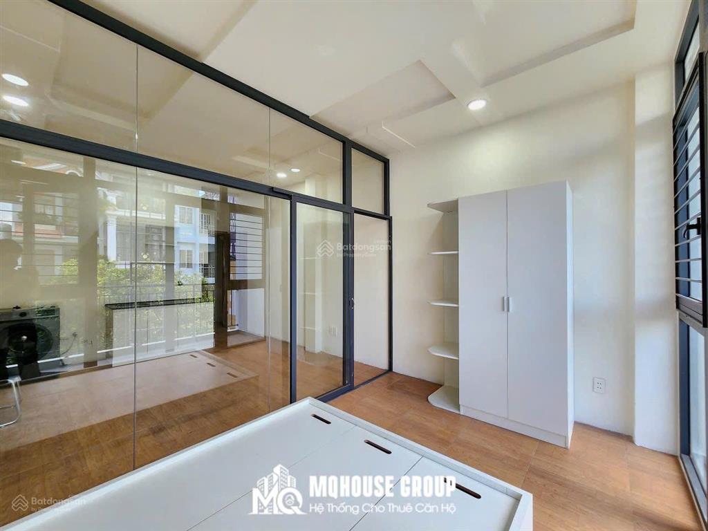 Căn hộ 1 phòng ngủ ban công 40m2  gần luỹ bán bích âu cơ  nhà mới đầy đủ nội thất, máy giặt riêng