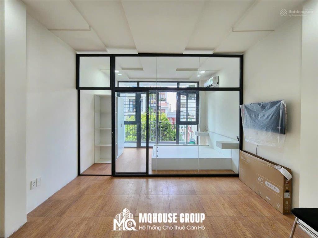Căn hộ 1 phòng ngủ ban công 40m2  gần luỹ bán bích âu cơ  nhà mới đầy đủ nội thất, máy giặt riêng