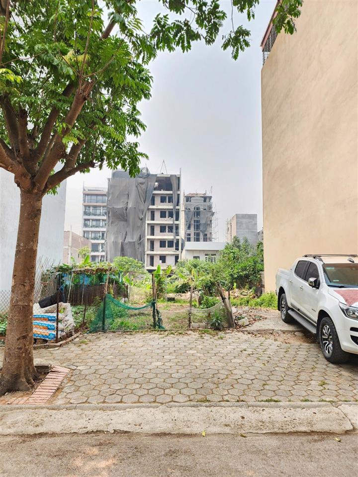 Bán gấp mảnh đất 2 tỷ 560 triệu gần đại học quốc gia hà nội 100m2 gọi ngay 0976 965 ***.