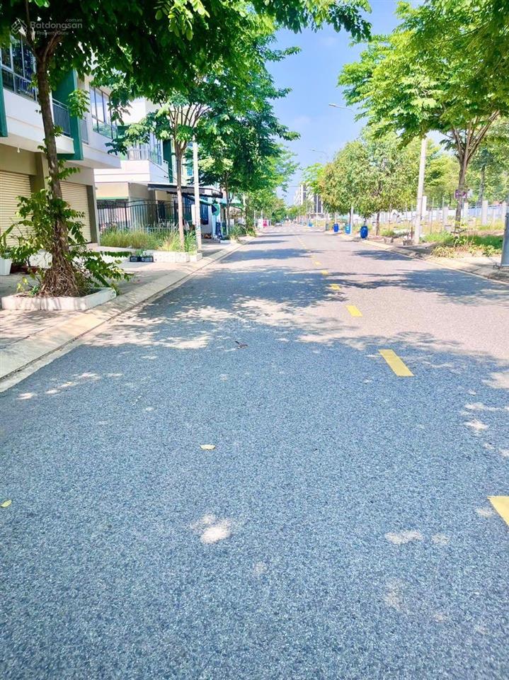 Nhà 2 tầng xây sẵn , sổ hồng trao tay , hạ tầng hoàn thiện , dân cư đông đúc ngay kđt oasis city