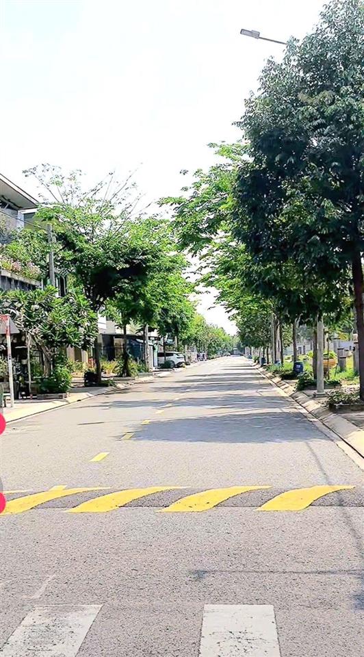 Nhà 2 tầng xây sẵn , sổ hồng trao tay , hạ tầng hoàn thiện , dân cư đông đúc ngay kđt oasis city