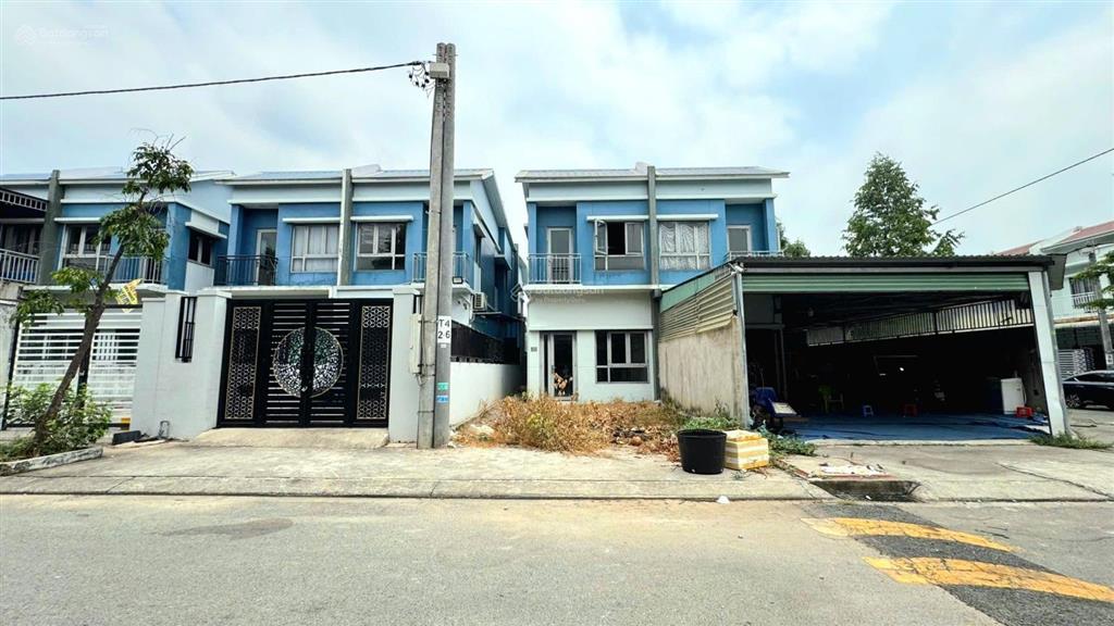Nhà thô 2 tầng xây sẵn sổ hồng trao tay ngay trong oasis city dân cư đông đúc giá chỉ 1,6 tỷ