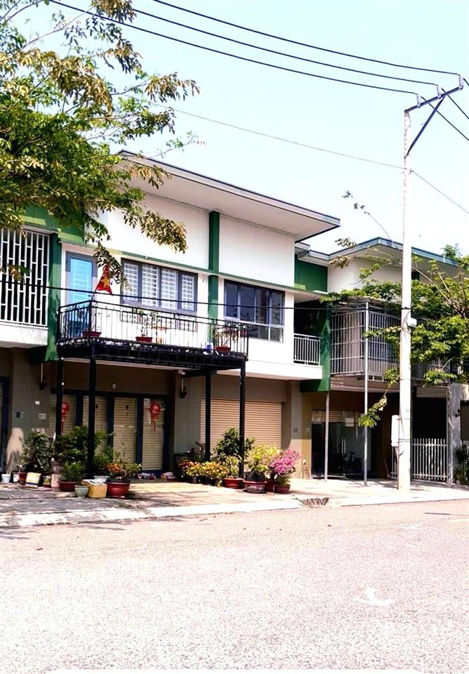 Mẫu shophouse 2 tầng siêu đẹp ngay kđt oasis city, sổ sẵn trao tay