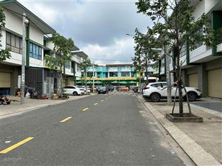 Shophouse 2 tầng thích hợp kinh doanh đã có sổ hồng ngay kđt oasis city