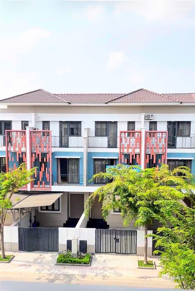 Nhà phố liền kế 3 tầng view công viên siêu đẹp hướng bắc sổ sẵn kđt suncasa central