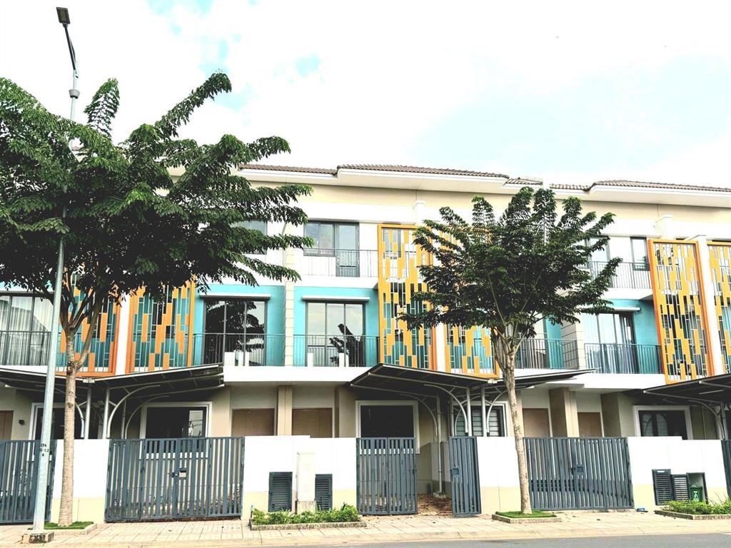 Nhà phố liền kế 3 tầng view công viên siêu đẹp hướng bắc sổ sẵn kđt suncasa central