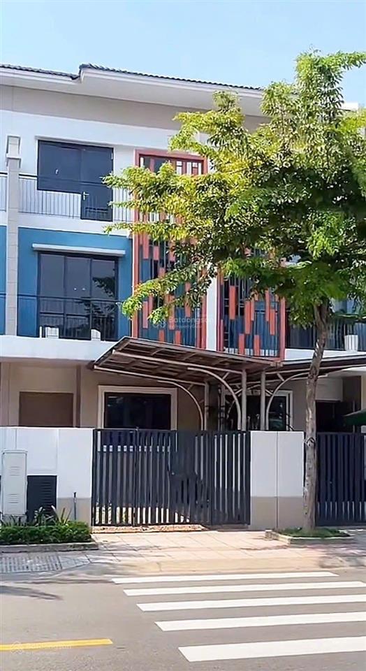 Nhà phố liền kế 3 tầng view công viên siêu đẹp hướng bắc sổ sẵn kđt suncasa central