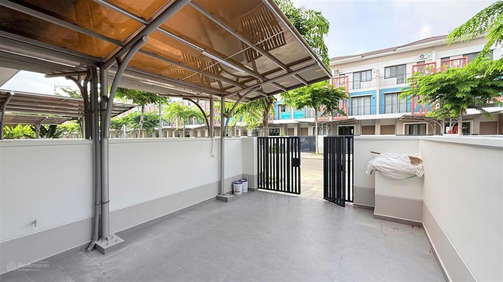 Cho thuê căn nhà 3 tầng view công viên siêu đẹp nội thất đầy đủ ngay kđt suncasa central