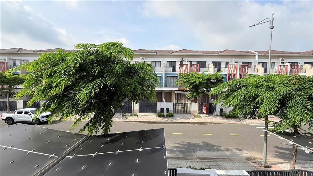 Cho thuê căn nhà 3 tầng view công viên siêu đẹp nội thất đầy đủ ngay kđt suncasa central