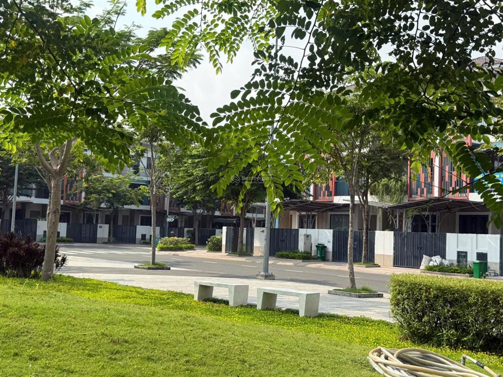 Cần bán căn shopvilla đối diện trung tâm thương mại 5,2 hecta giá đầu tư